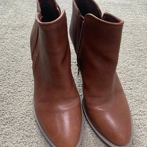 WORN TWICE Vince Camuto Brown Leather Booties (9)